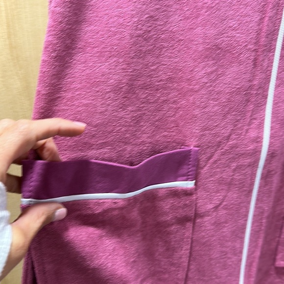 NWT. Robe. Size M - Picture 2 of 3